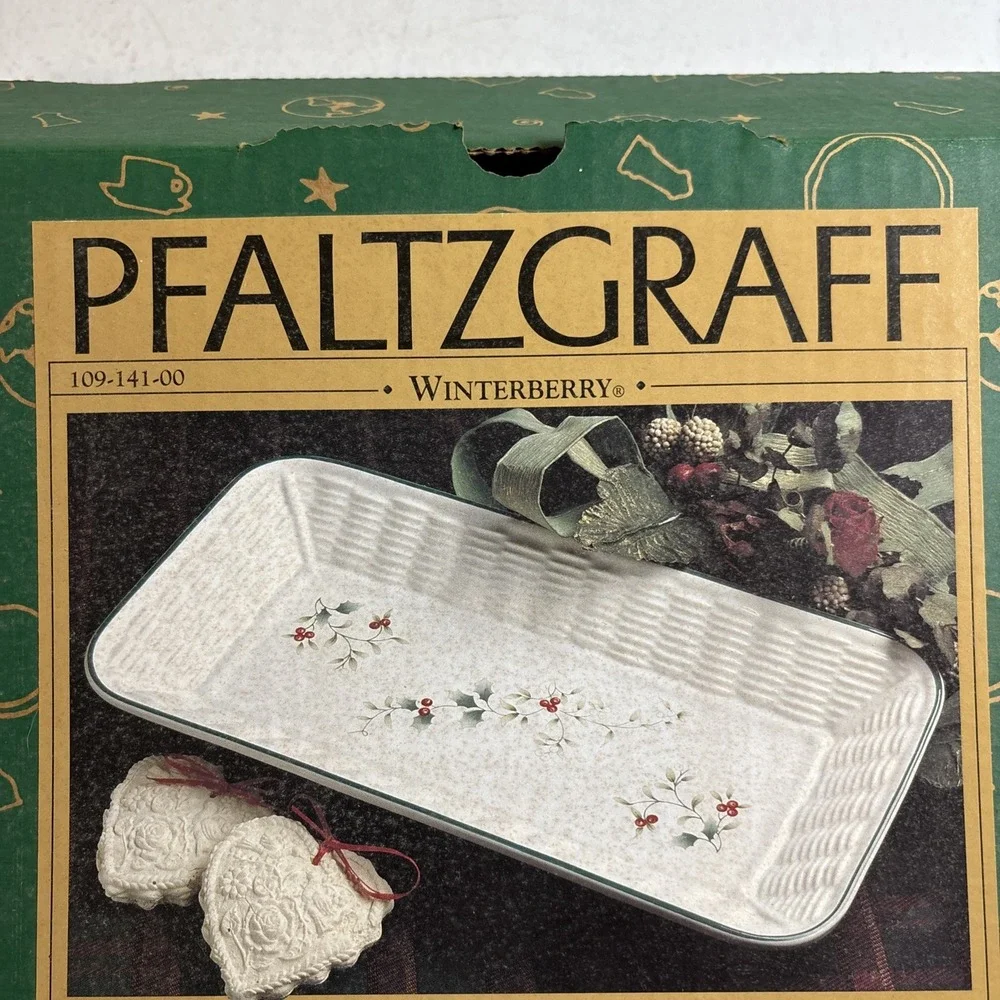 Pfaltzgraff winterberry wicker